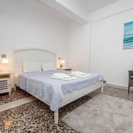 Schoenes 47qm Grosses Familienapartment Im 1sten Og Mit Zwei Schlafzimmern, Duschewc, Kueche Und Grossen Balkon! *