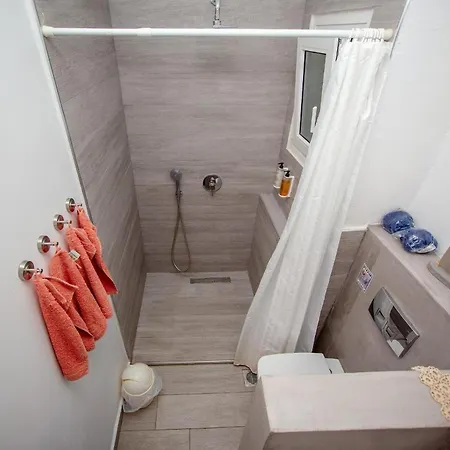 Schoenes 47qm Grosses Familienapartment Im 1sten Og Mit Zwei Schlafzimmern, Duschewc, Kueche Und Grossen Balkon! * Nea Vrasna