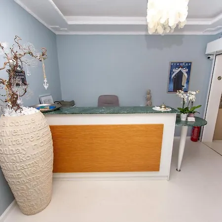 Schoenes 47qm Grosses Familienapartment Im 1sten Og Mit Zwei Schlafzimmern, Duschewc, Kueche Und Grossen Balkon! *
