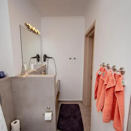 Schoenes 47qm Grosses Familienapartment Im 1sten Og Mit Zwei Schlafzimmern, Duschewc, Kueche Und Grossen Balkon!